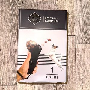 NIB DOGS PUPPY PET TREAT LAUNCHER